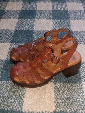 Bertuchi Made In Spain Genuine Leather Block Heel Fisherman Sandals Size 7.5